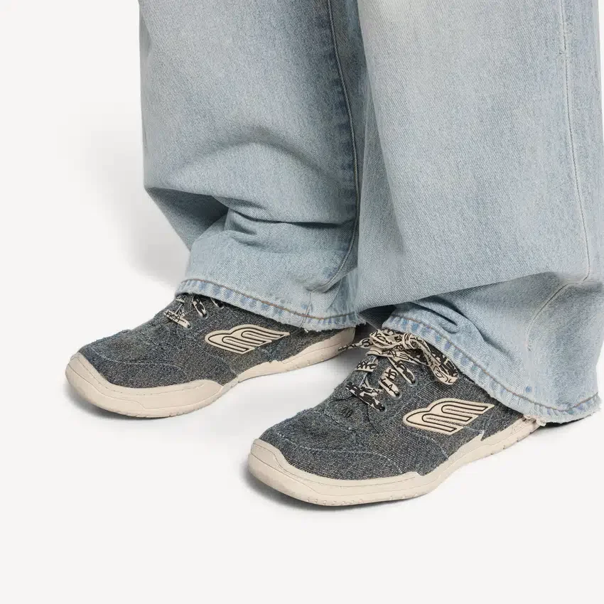 Men’s hamptons denim sneaker in blue/off white Men’s hamptons denim sneaker in blue/off white