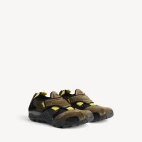 Men’s hike sandal sneaker in taupe/black/neon yellow