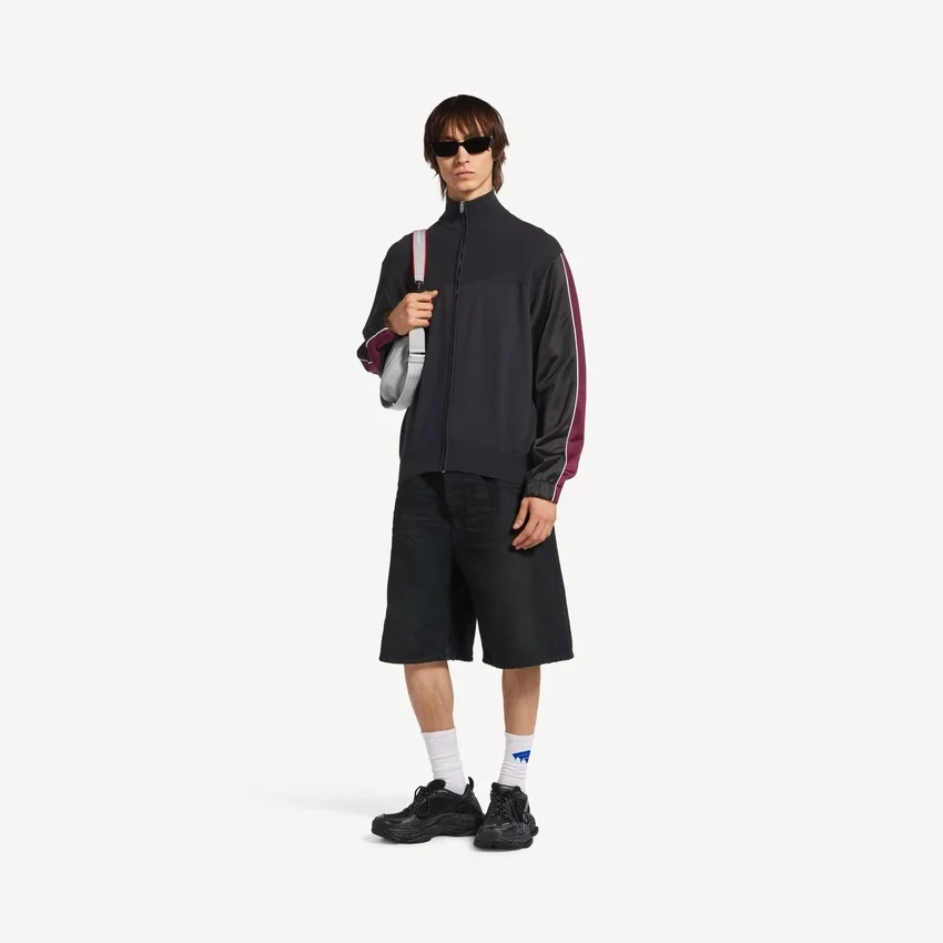 Men’s hybrid zip-up sweater in dark grey Men’s hybrid zip-up sweater in dark grey
