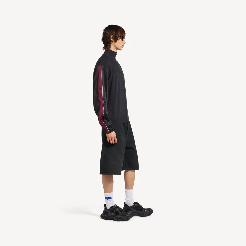 Men’s hybrid zip-up sweater in dark grey Men’s hybrid zip-up sweater in dark grey