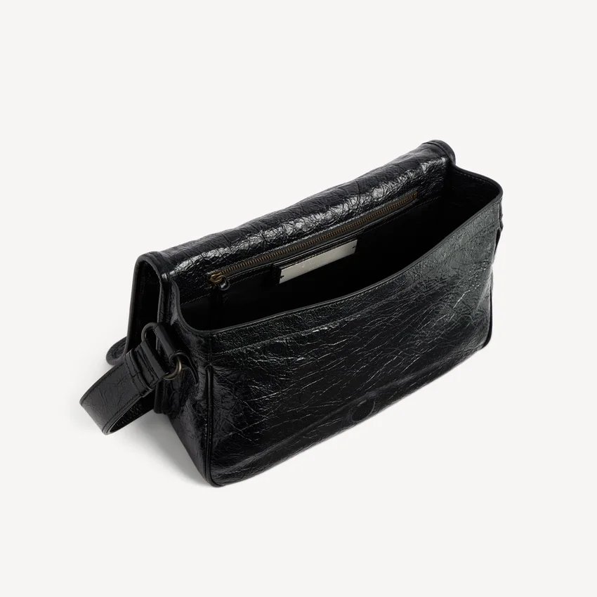 Men’s le city flap messenger bag small in black Men’s le city flap messenger bag small in black