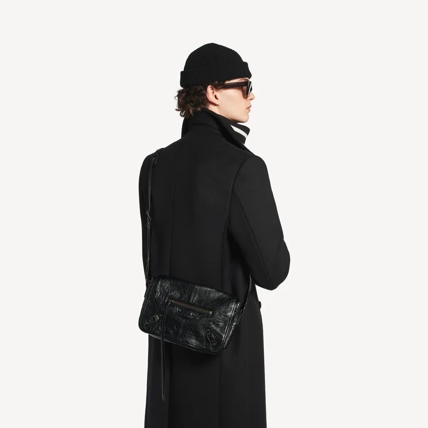 Men’s le city flap messenger bag small in black Men’s le city flap messenger bag small in black