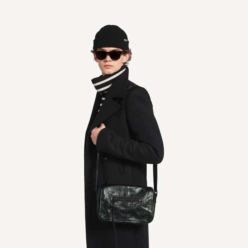 Men’s le city flap messenger bag small in black Men’s le city flap messenger bag small in black