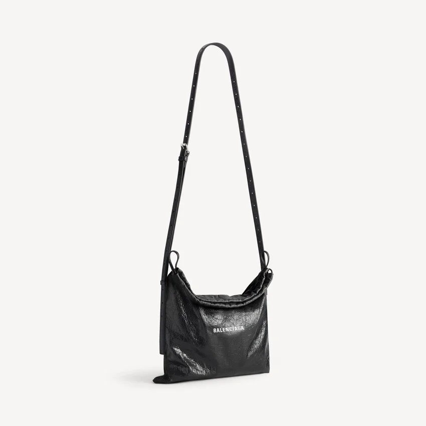 Men’s shopper dust bag crossbody pouch medium in black Men’s shopper dust bag crossbody pouch medium in black