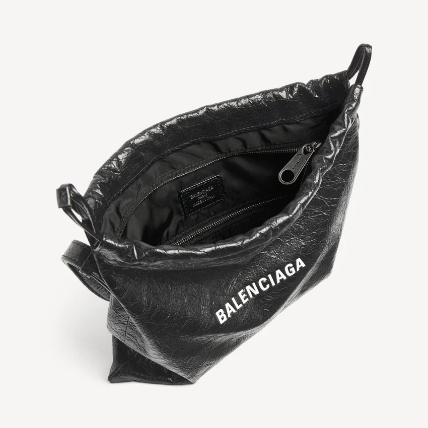 Men’s shopper dust bag crossbody pouch medium in black Men’s shopper dust bag crossbody pouch medium in black