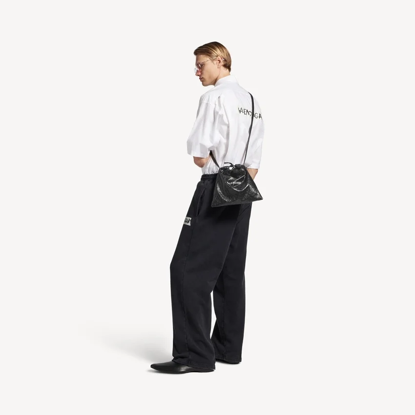 Men’s shopper dust bag crossbody pouch medium in black Men’s shopper dust bag crossbody pouch medium in black