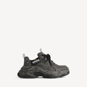 Men’s triple s canvas sneaker in black