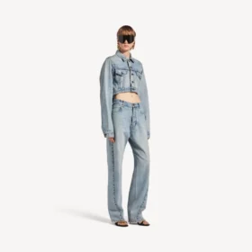 Women’s cropped curved jacket in bleach light bleu Women’s cropped curved jacket in bleach light bleu
