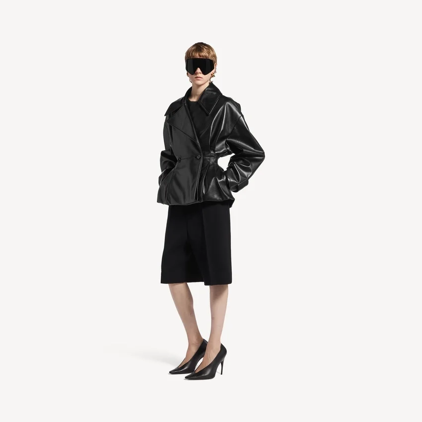 Women’s folded short trench in black Women’s folded short trench in black