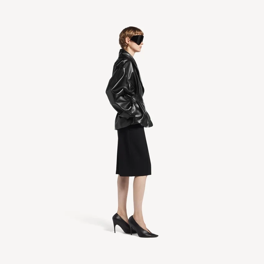 Women’s folded short trench in black Women’s folded short trench in black