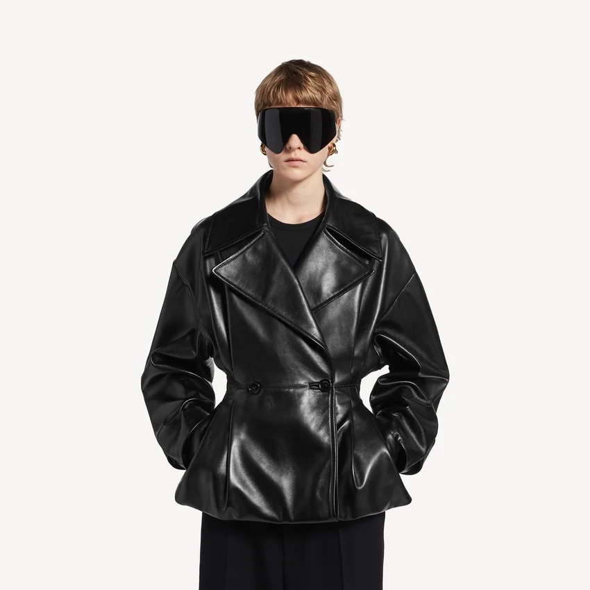 Women’s folded short trench in black Women’s folded short trench in black