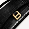 Women’s hourglass pochette with chain in black Women’s hourglass pochette with chain in black