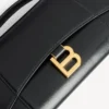 Women’s hourglass pochette with chain in black Women’s hourglass pochette with chain in black