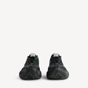 Women’s jet sneaker in black