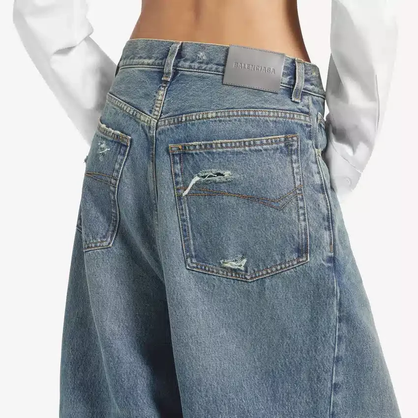Women’s low crotch baggy jeans in dirty vintage blue Women’s low crotch baggy jeans in dirty vintage blue