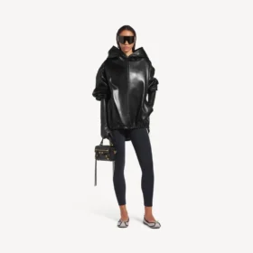 Women’s relaxed hoodie in black