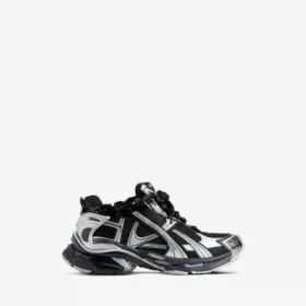 Men’s runner sneaker in black/silver