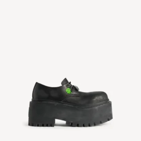 Women’s strike platform derby with charms in black/multicolor