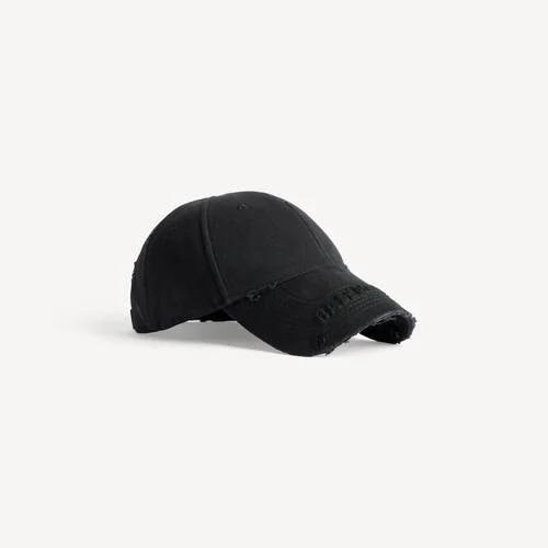 Women’s studded cap in black Women’s studded cap in black