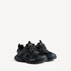 Women’s track sneaker in black