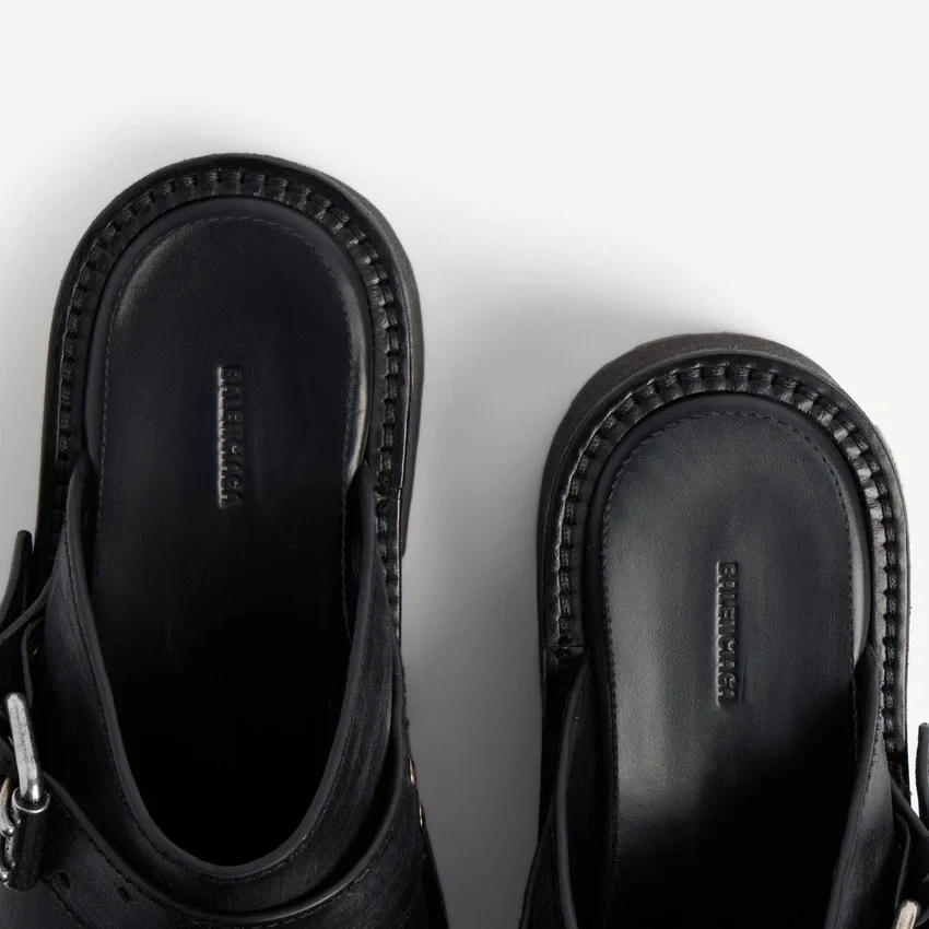 Women’s venom mule in black Women’s venom mule in black