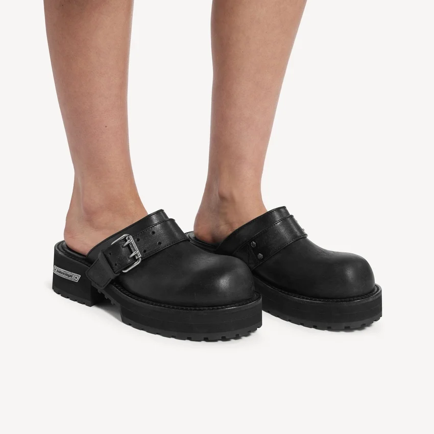 Women’s venom mule in black Women’s venom mule in black